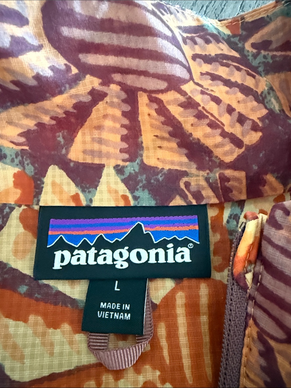 woman’s Patagonia size, large sunflower windbreaker - Picture 3 of 5